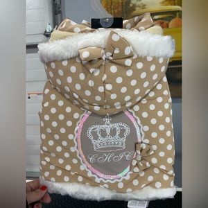 Pet jacket in size small with Velcro. In excellent condition. NWT